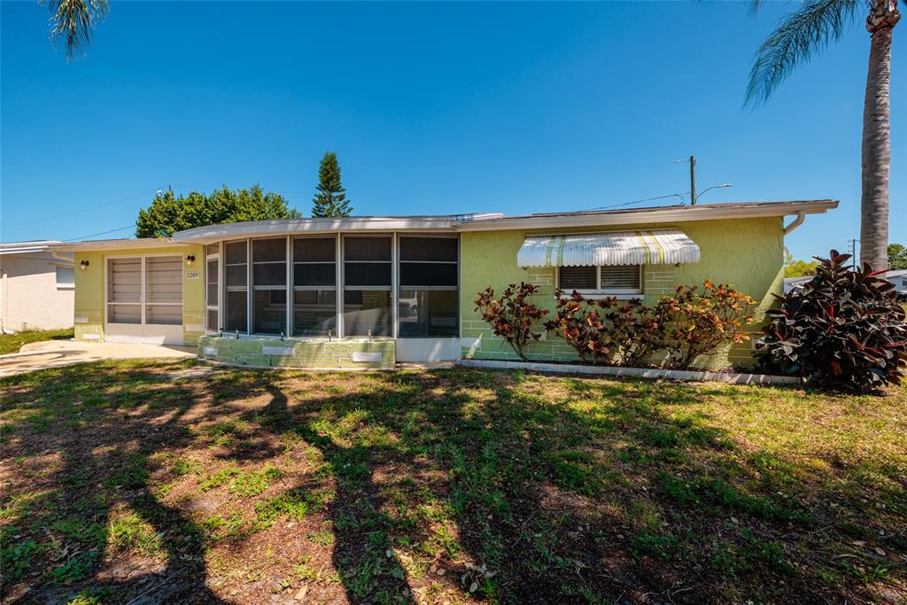 5209 Lofton Drive New Port Richey, FL 34652 - Photo 5 of 37