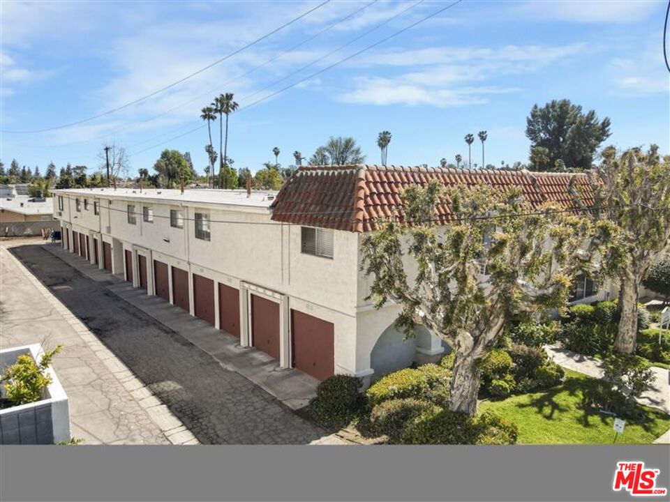 7356 Corbin Avenue Reseda, CA 91335 - Photo 4 of 11 a view of a house with a terrace