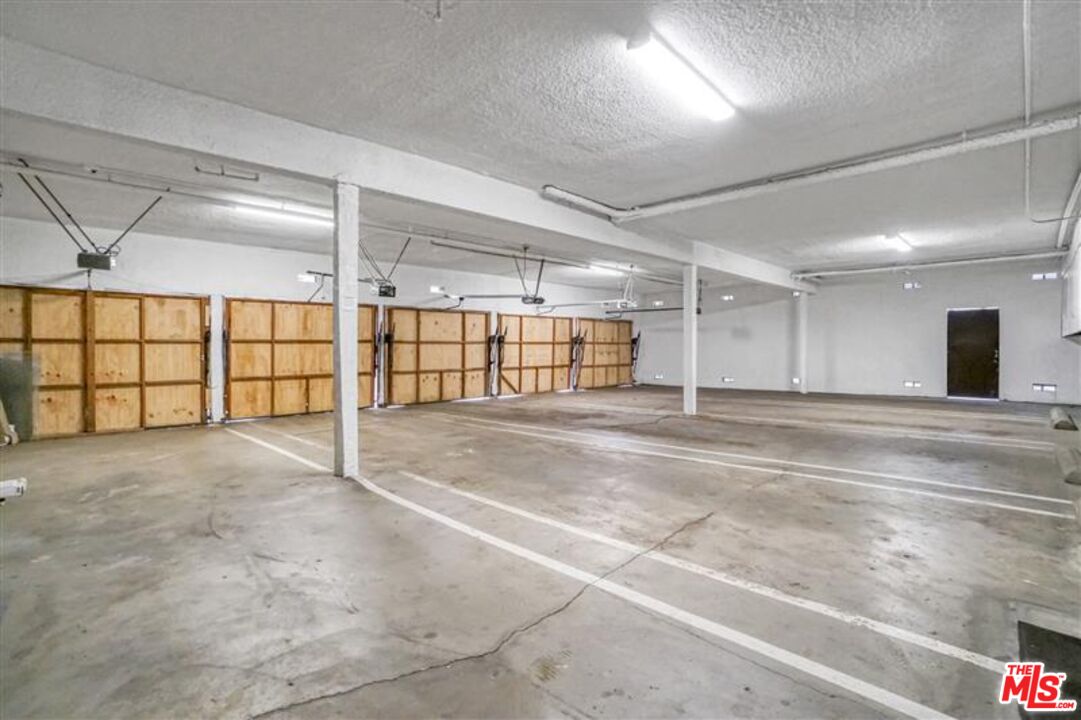 7356 Corbin Avenue Reseda, CA 91335 - Photo 6 of 11 a view of a garage