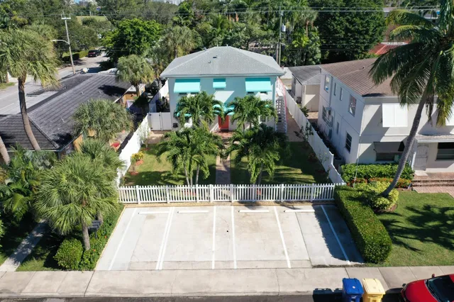 $3,200 | 126 North Palmway, Unit 1, Lake Worth Beach, FL 33460