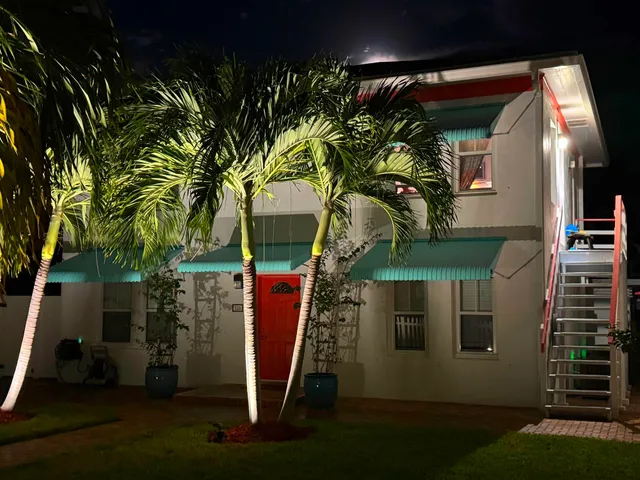 $3,200 | 126 North Palmway, Unit 1, Lake Worth Beach, FL 33460