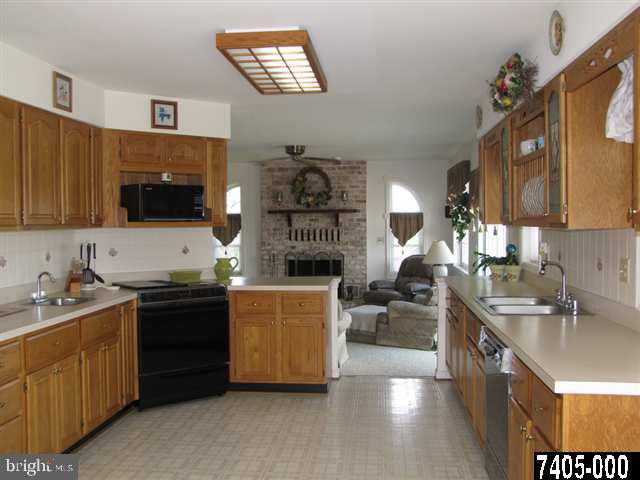 8266 Blue Ball Road Stewartstown, PA 17363 - Photo 4 of 25 Gallery Image 4