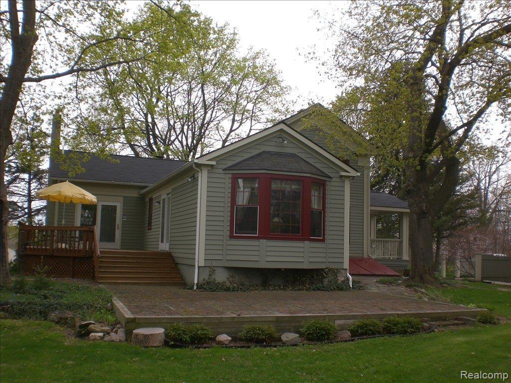 3140 Seymour Lake Road Oxford, MI 48371 - Photo 2 of 25 Patios for Entertaining!