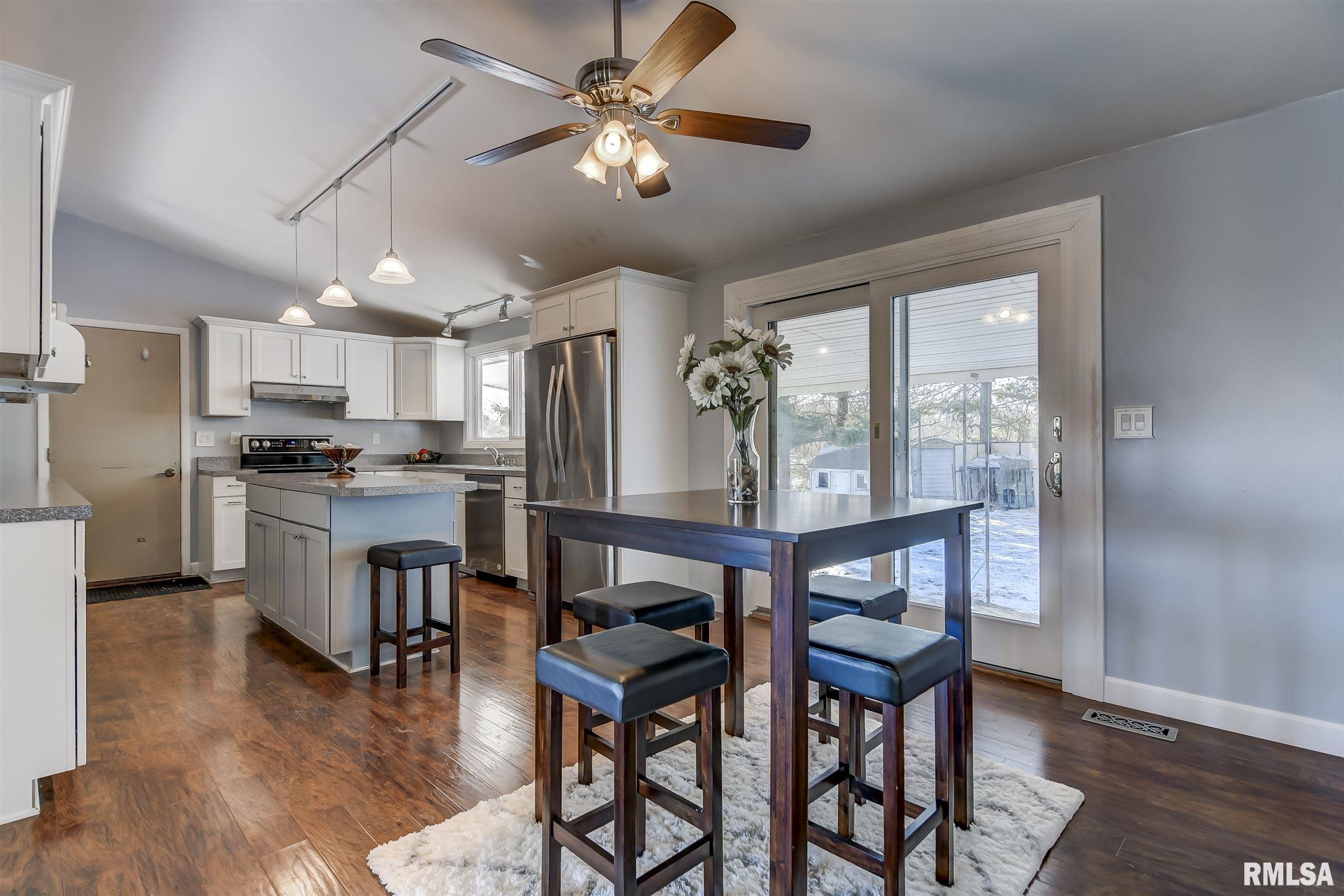 651 Mecla Road Buffalo, IL 62515 - Photo 14 of 36 Gallery Image 14