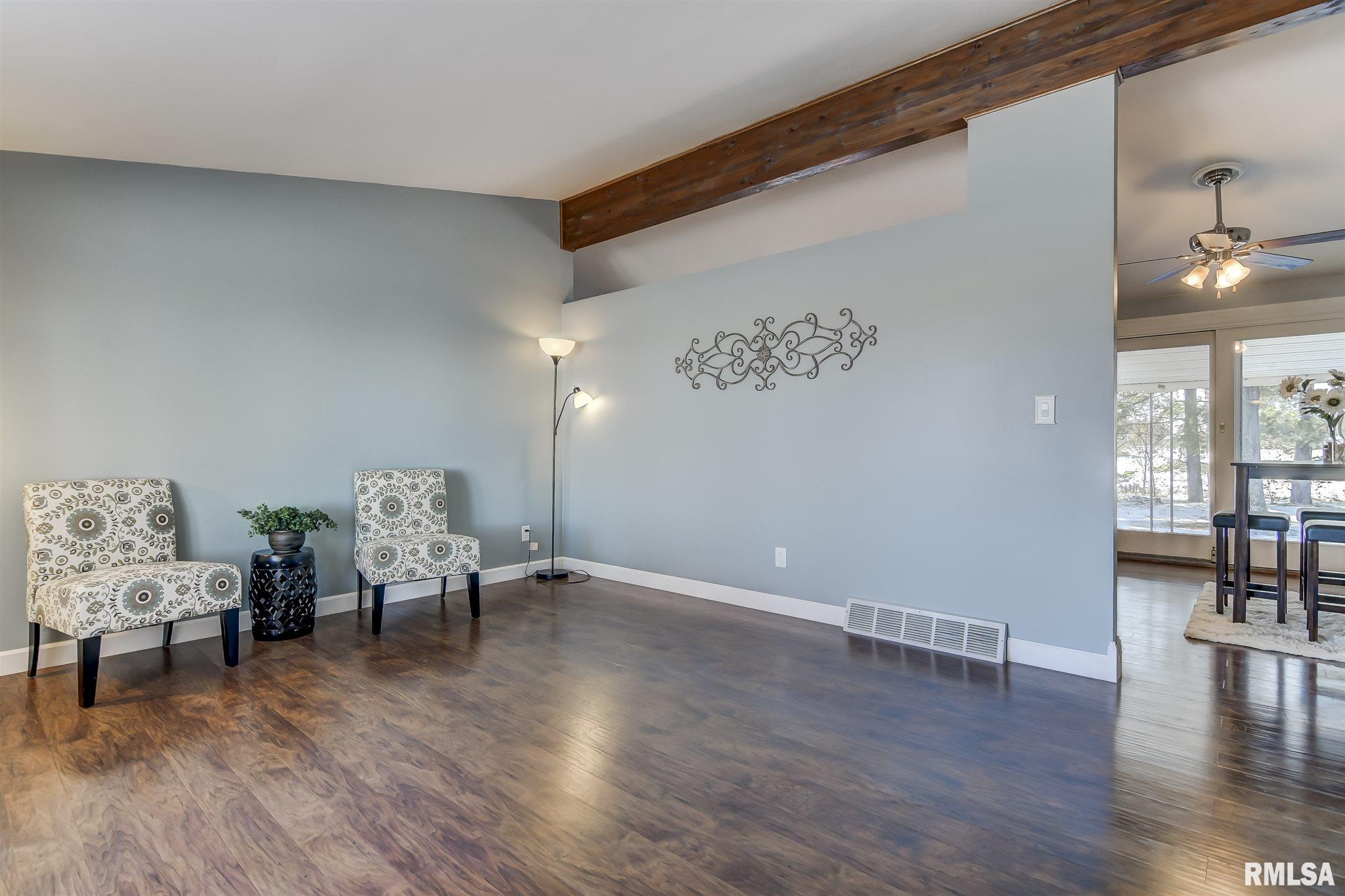 651 Mecla Road Buffalo, IL 62515 - Photo 7 of 36 Gallery Image 7