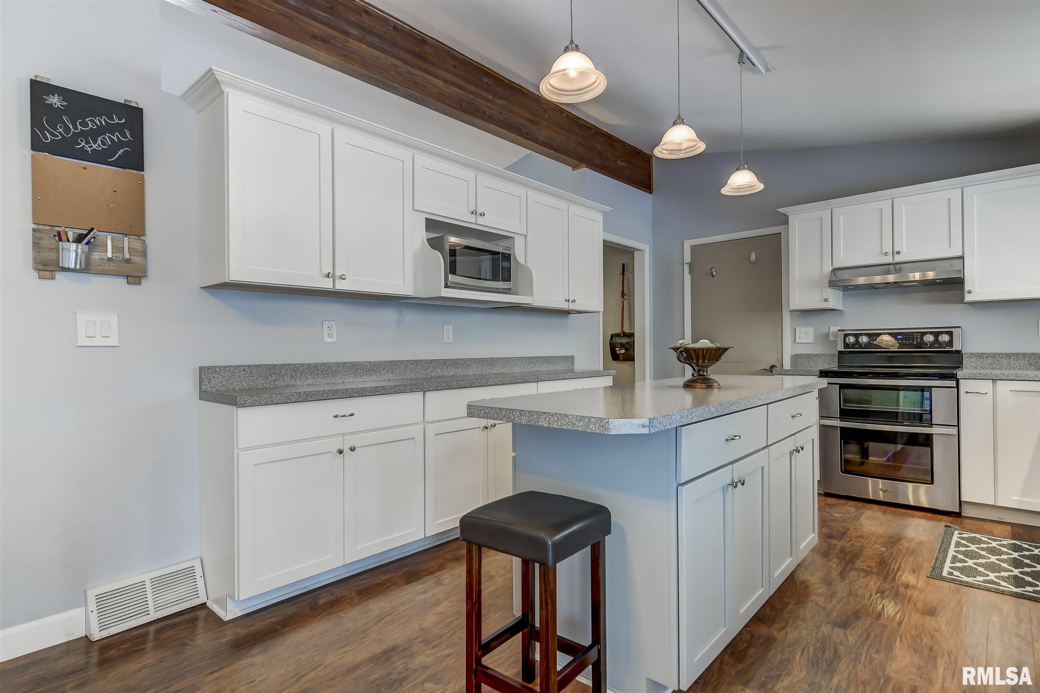 651 Mecla Road Buffalo, IL 62515 - Photo 10 of 36 Gallery Image 10