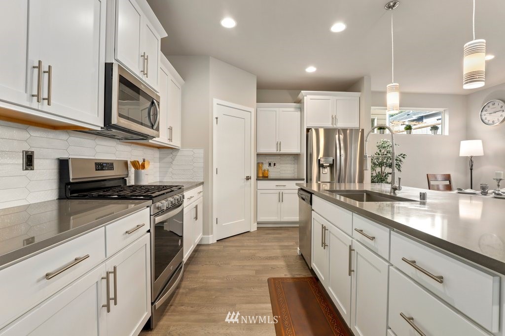 3403 167th Place Southeast Bothell, WA 98012 - Photo 11 of 34 Gallery Image 11