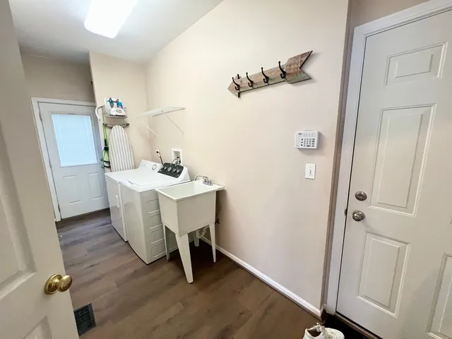 $499,900 | 8 Litchfield Court, Lake In The Hills, IL 60156