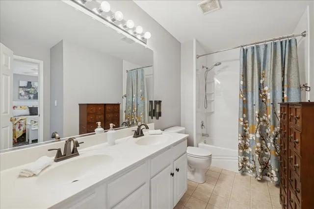 $499,900 | 8 Litchfield Court, Lake In The Hills, IL 60156