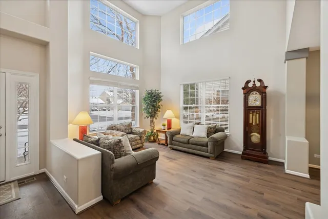 $499,900 | 8 Litchfield Court, Lake In The Hills, IL 60156