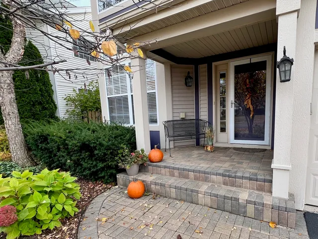 $499,900 | 8 Litchfield Court, Lake In The Hills, IL 60156