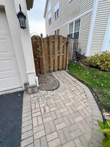 $499,900 | 8 Litchfield Court, Lake In The Hills, IL 60156