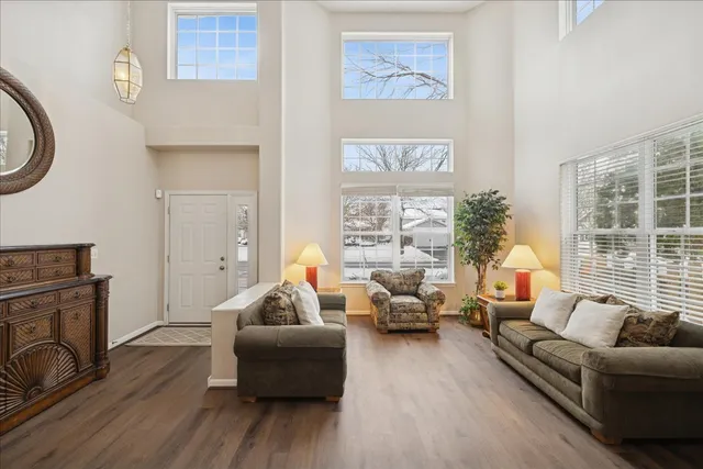 $499,900 | 8 Litchfield Court, Lake In The Hills, IL 60156