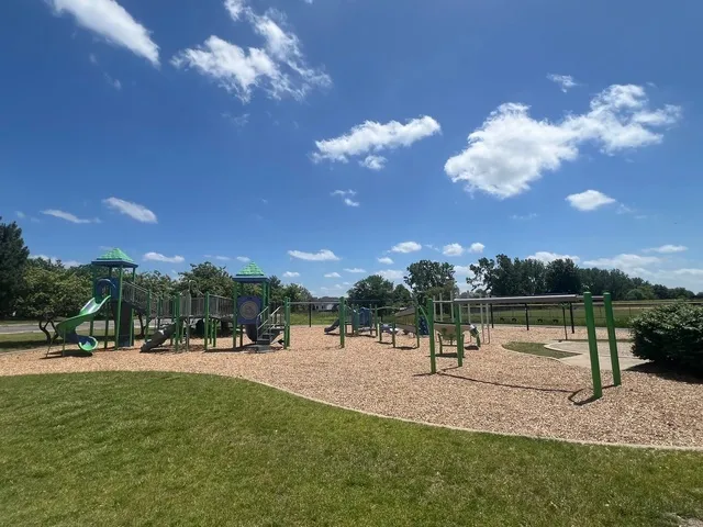 $499,900 | 8 Litchfield Court, Lake In The Hills, IL 60156