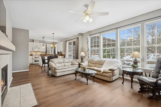 $499,900 | 8 Litchfield Court, Lake In The Hills, IL 60156