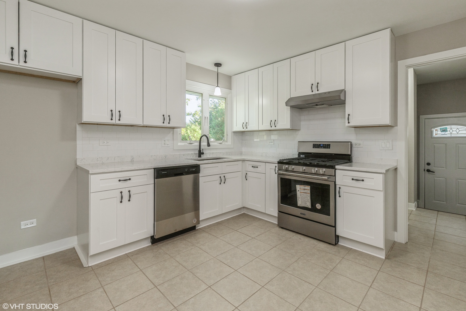 3235 Newcastle Road Waukegan, IL 60087 - Photo 8 of 17 Gallery Image 8