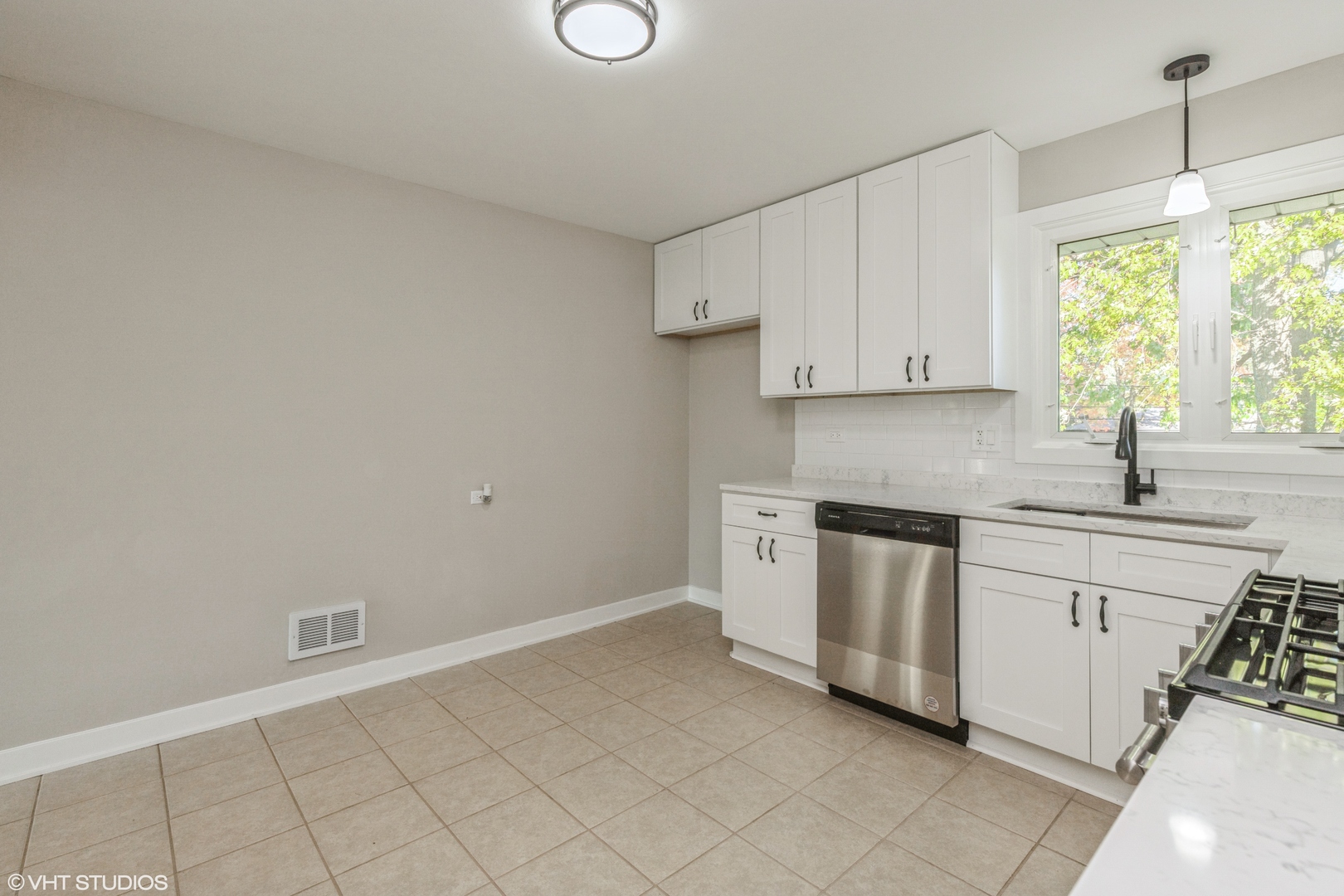3235 Newcastle Road Waukegan, IL 60087 - Photo 9 of 17 Gallery Image 9