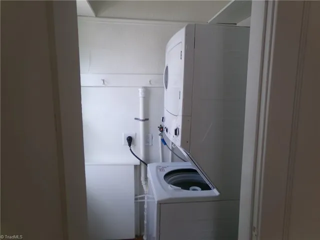 $1,800 | 1529 West 1st Street, Winston-Salem, NC 27104