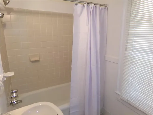 $1,650 | 1529 West 1st Street, Winston-Salem, NC 27104