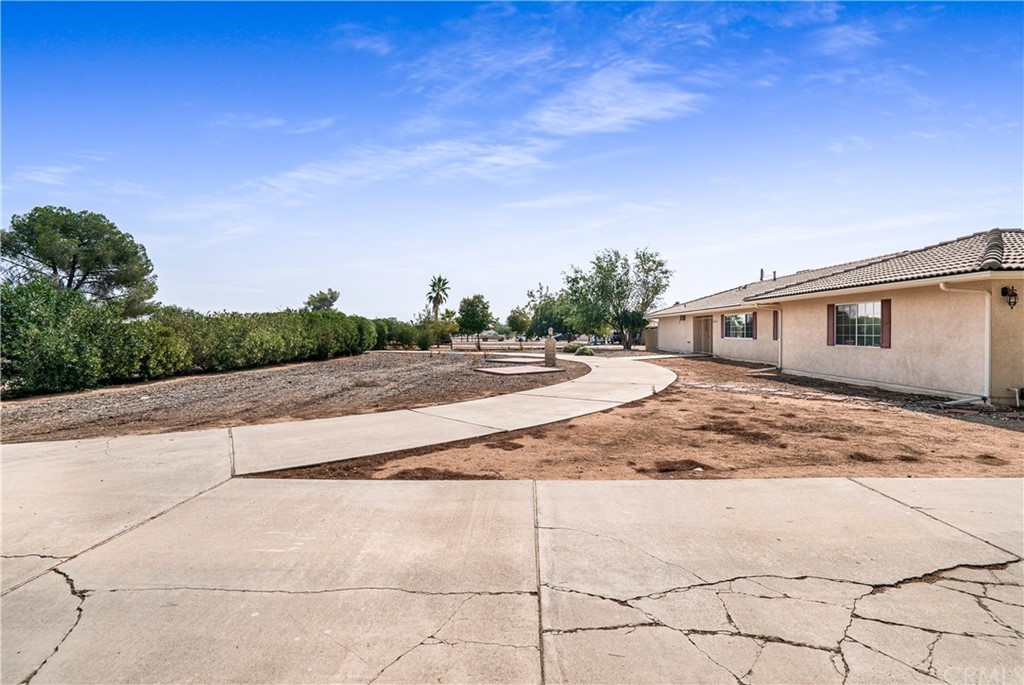 19903 Serrano Road Apple Valley, CA 92307 - Photo 38 of 51
