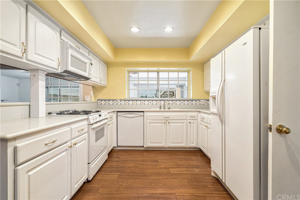 19903 Serrano Road Apple Valley, CA 92307 - Photo 8 of 51