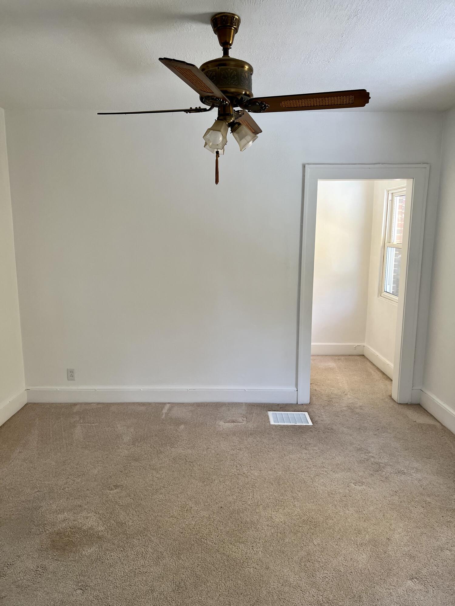 2420 Sharon Road Northeast Roanoke, VA 24012 - Photo 15 of 22 EB226423-0C18-4AB5-A1B0-75F7AC9AD3E7