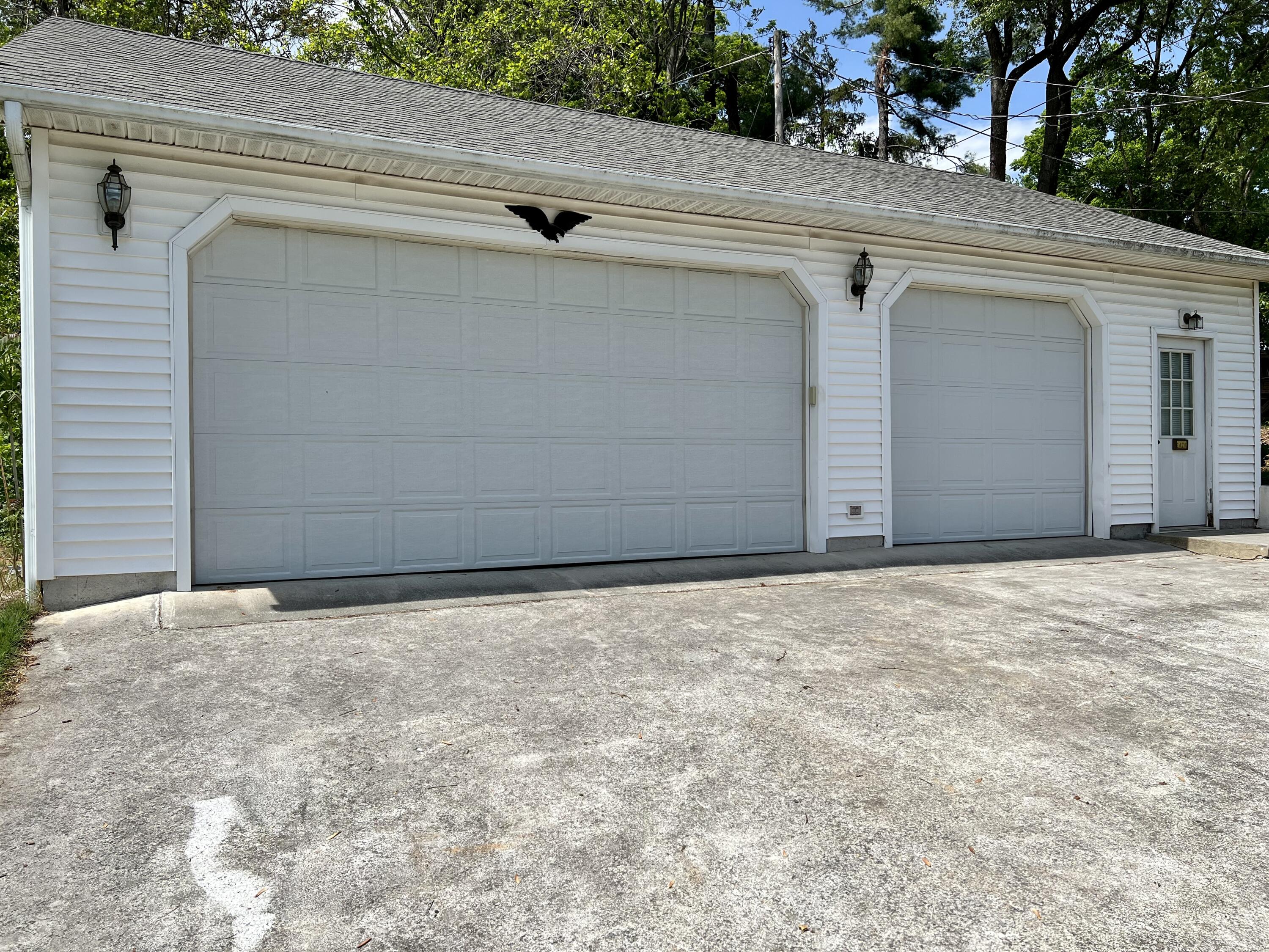 2420 Sharon Road Northeast Roanoke, VA 24012 - Photo 2 of 22 43AA4F1D-A040-4856-AA56-E679AFD395F2