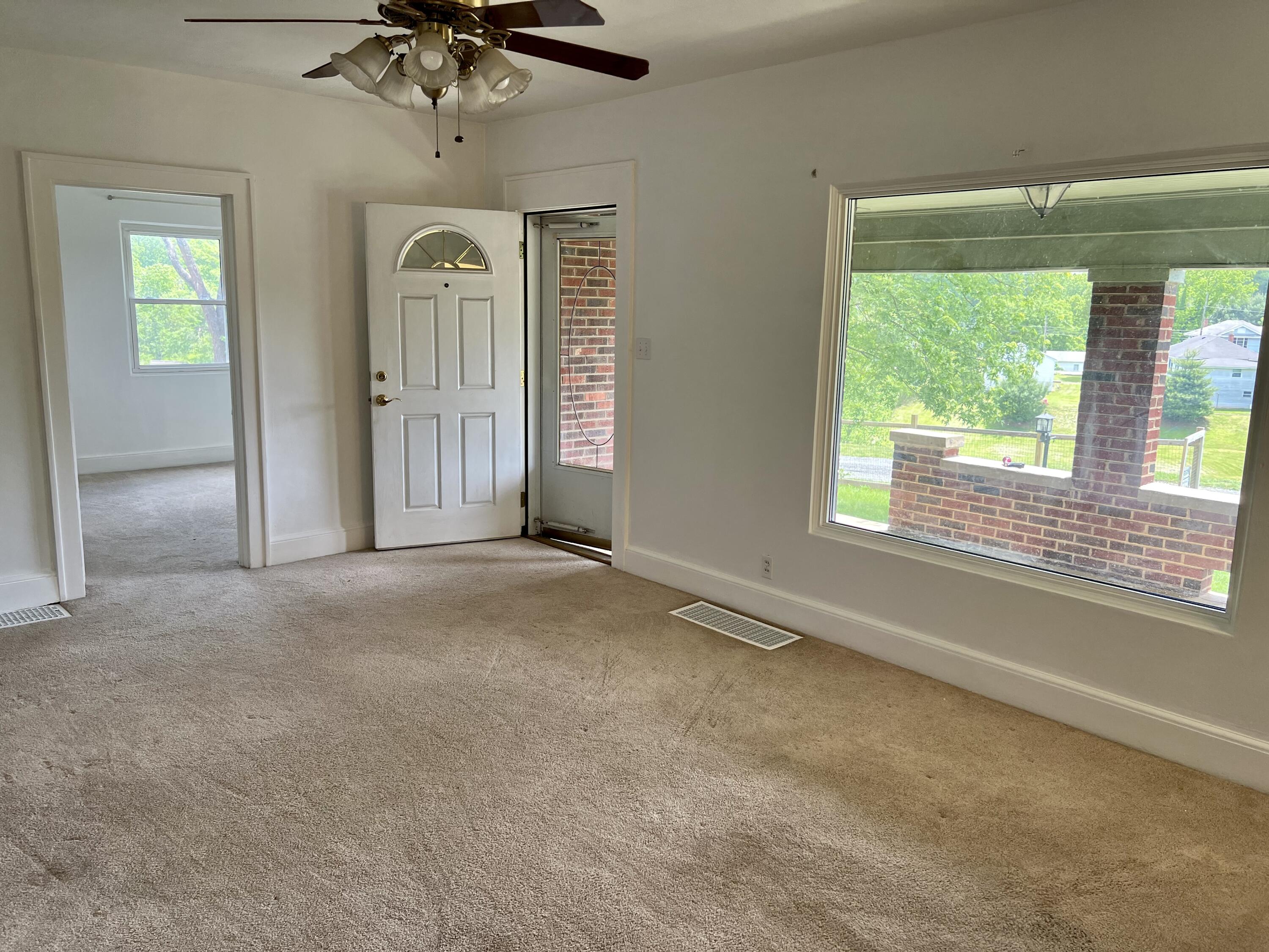 2420 Sharon Road Northeast Roanoke, VA 24012 - Photo 3 of 22 7F7661CD-24A6-4D32-BB5C-4F763AD7A139