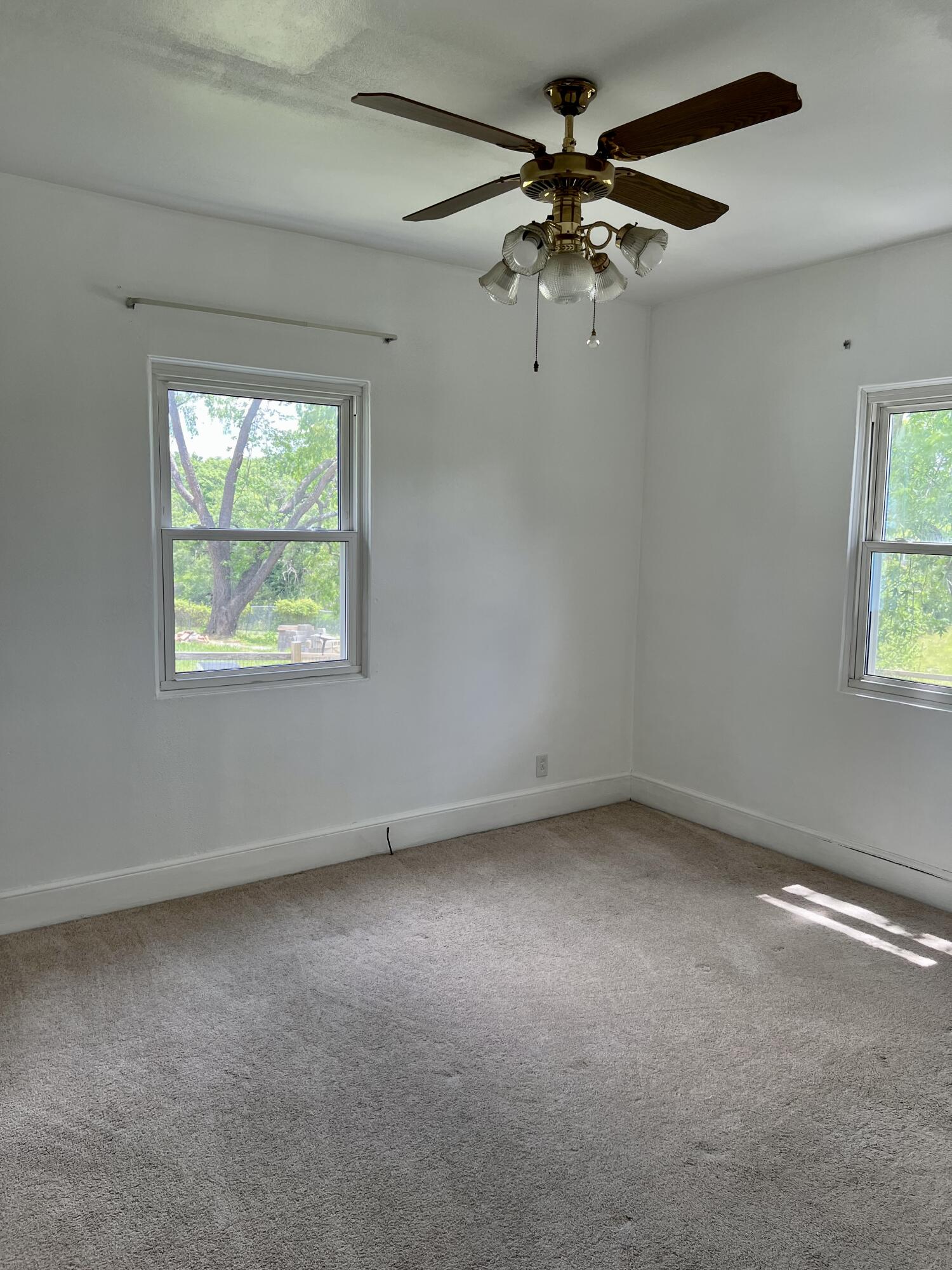 2420 Sharon Road Northeast Roanoke, VA 24012 - Photo 5 of 22 34EA653C-A93E-41FE-9877-8B3315B1B5C3