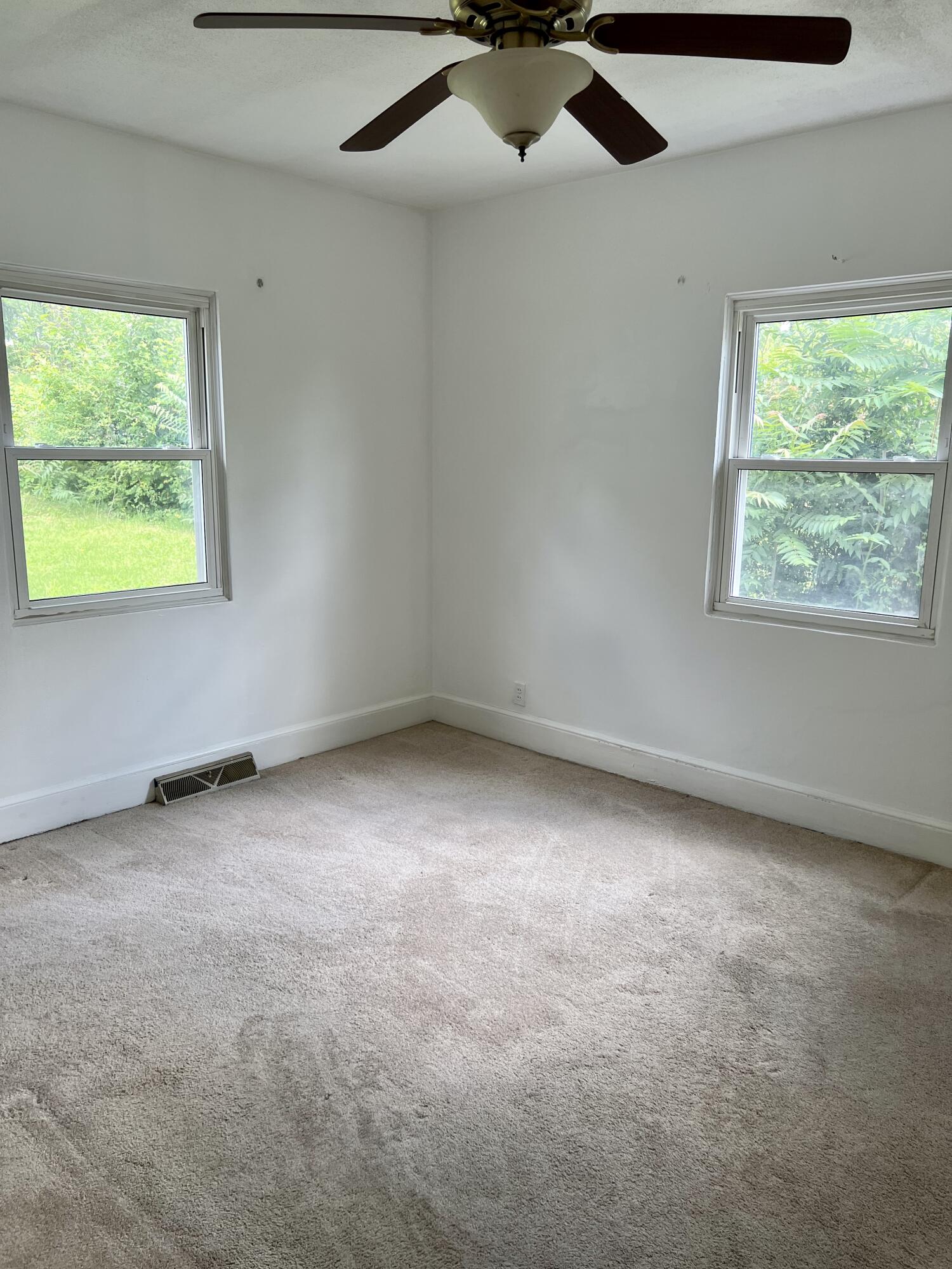 2420 Sharon Road Northeast Roanoke, VA 24012 - Photo 7 of 22 8298D437-389E-430C-A8AC-7F6D4F8D9E42