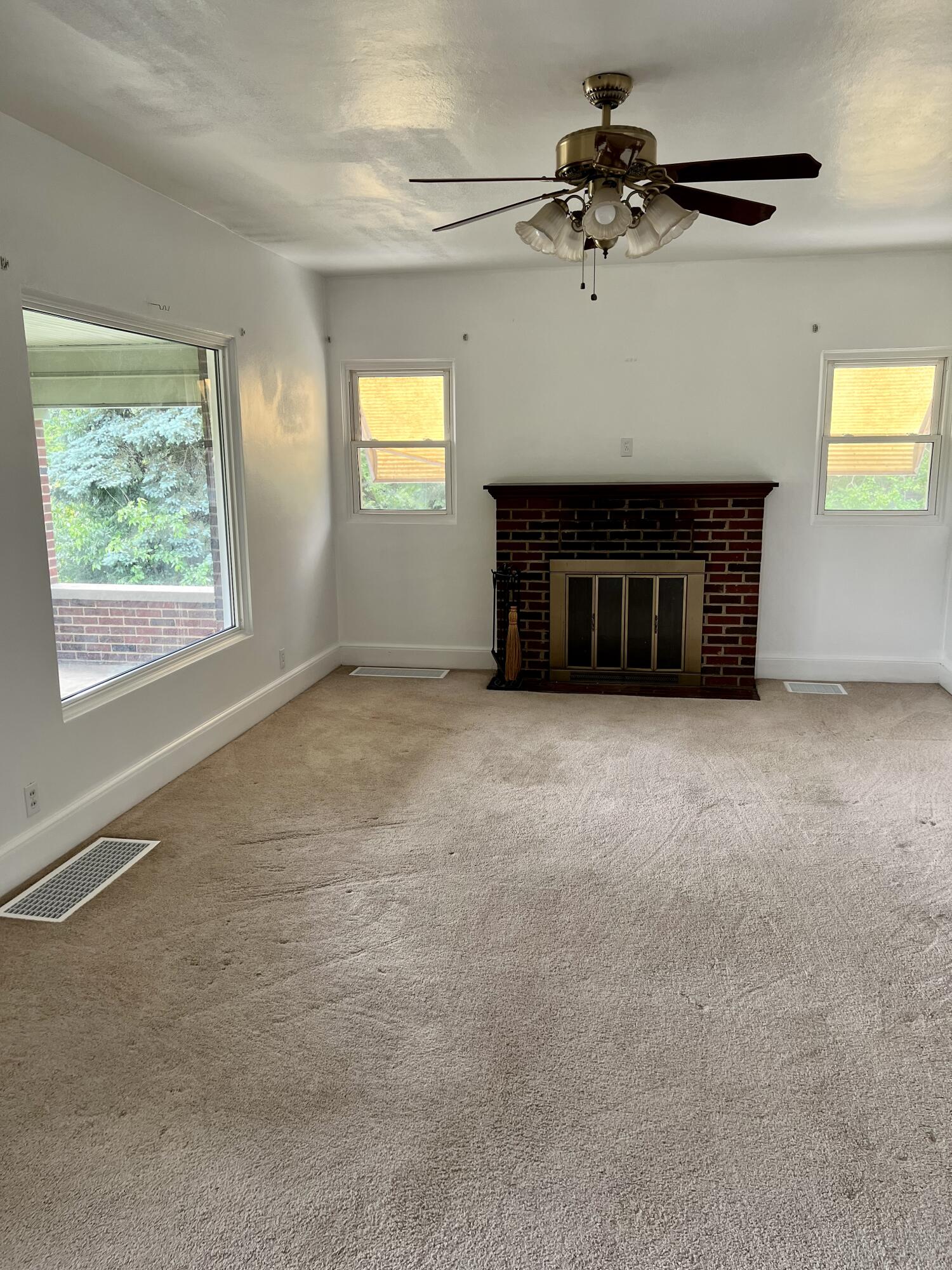 2420 Sharon Road Northeast Roanoke, VA 24012 - Photo 10 of 22 1146EF64-B121-4FA5-A940-12085FC0D807