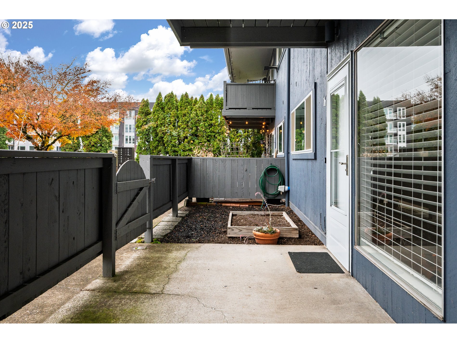 10090 Southwest Beaverton Hillsdale Highway, Unit 16 Beaverton, OR 97005 - Photo 15 of 39 a view of outdoor space and yard