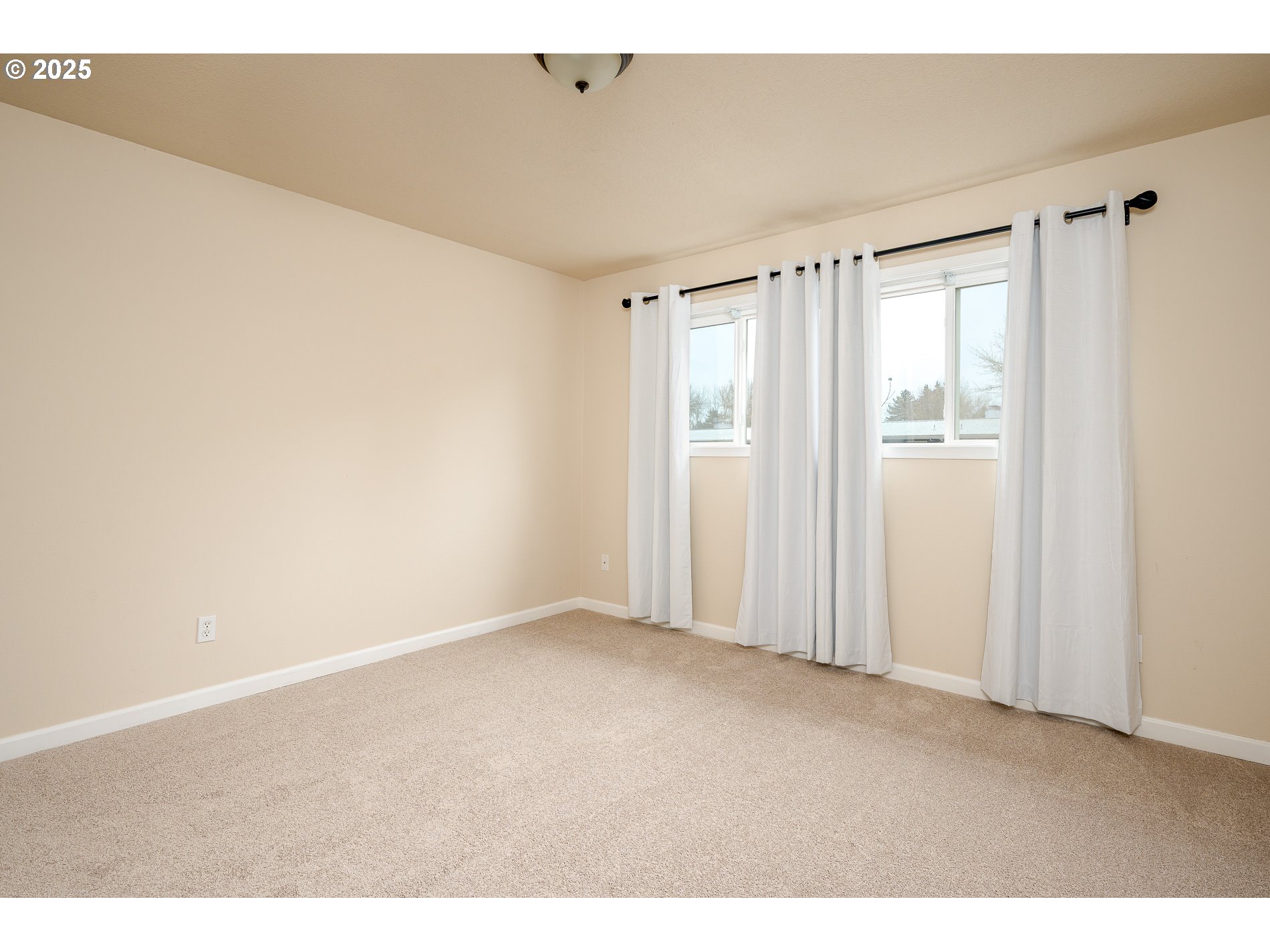 10090 Southwest Beaverton Hillsdale Highway, Unit 16 Beaverton, OR 97005 - Photo 27 of 39 a view of an empty room