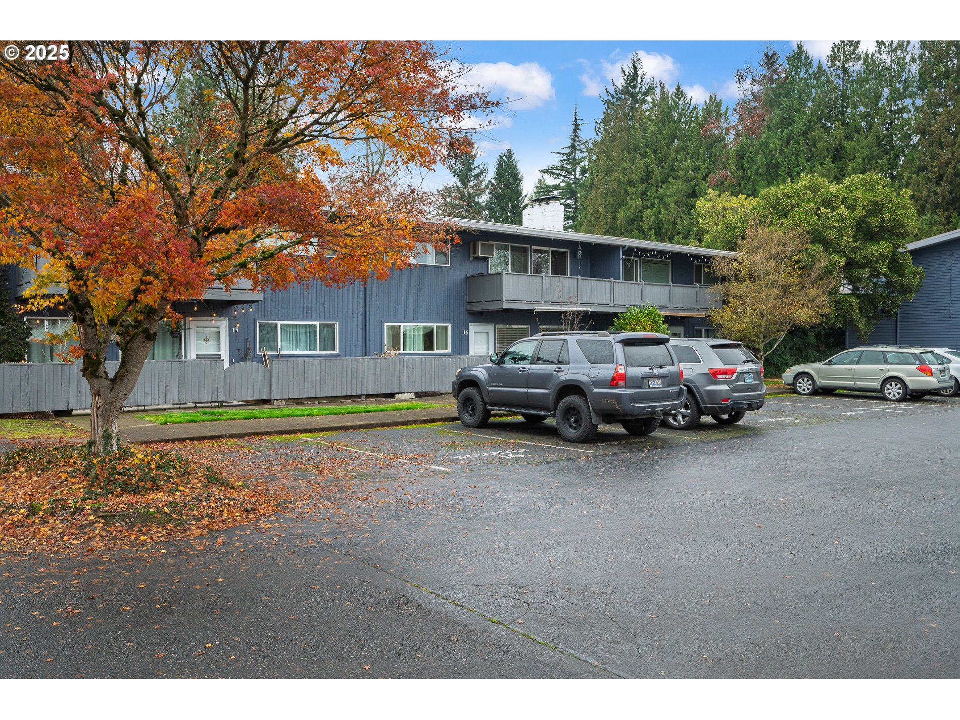 10090 Southwest Beaverton Hillsdale Highway, Unit 16 Beaverton, OR 97005 - Photo 28 of 39 a view of street with parked cars