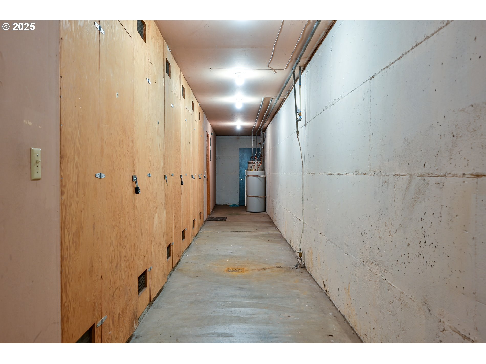10090 Southwest Beaverton Hillsdale Highway, Unit 16 Beaverton, OR 97005 - Photo 31 of 39 a view of hallway with wooden floor