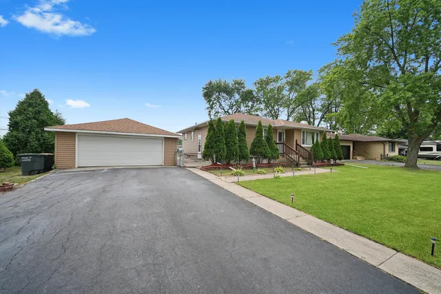 $207,999 | 2307 177th Street, Lansing, IL 60438