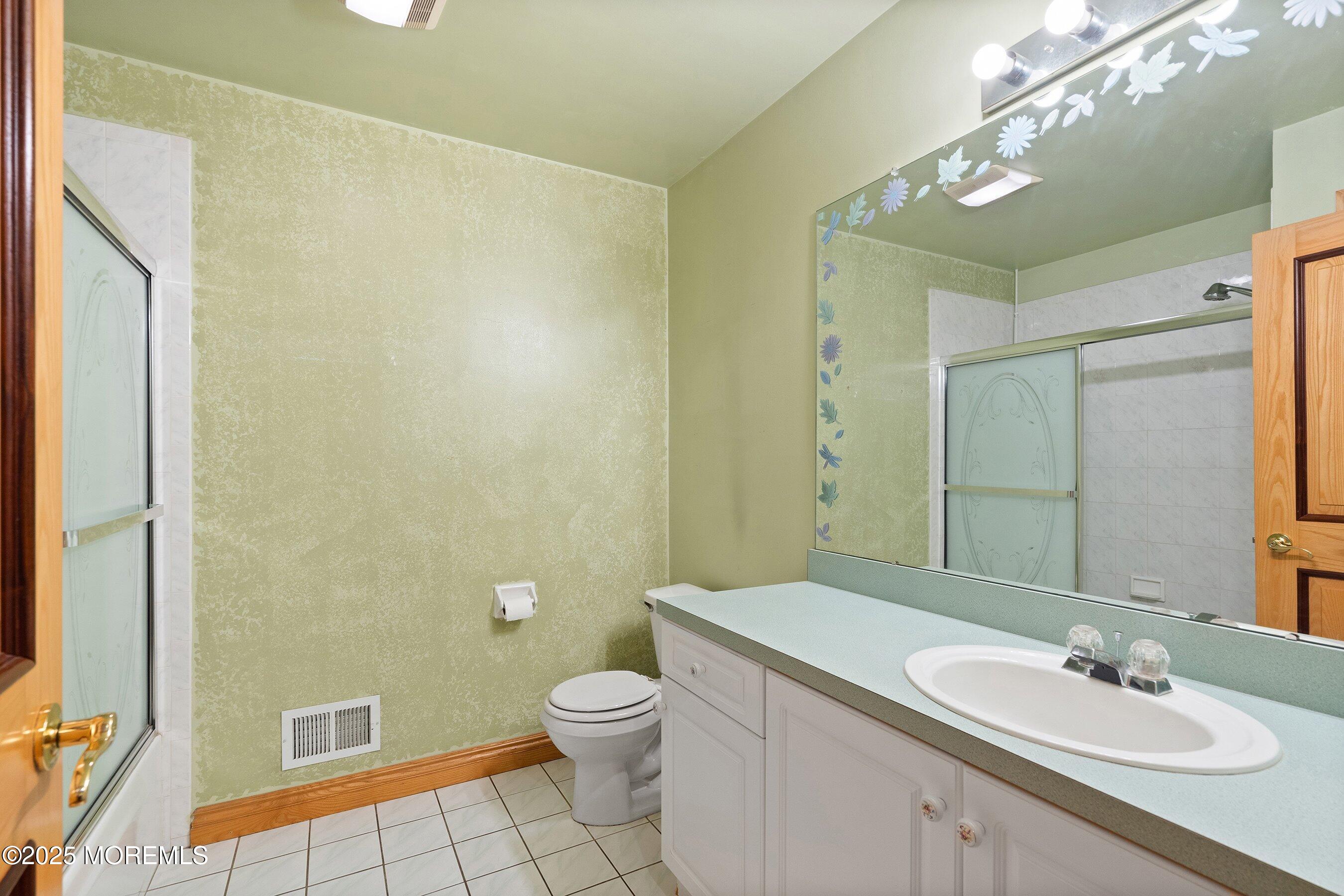 901 Bethel Church Road Jackson, NJ 08527 - Photo 22 of 46 Full Bathroom 1st floor