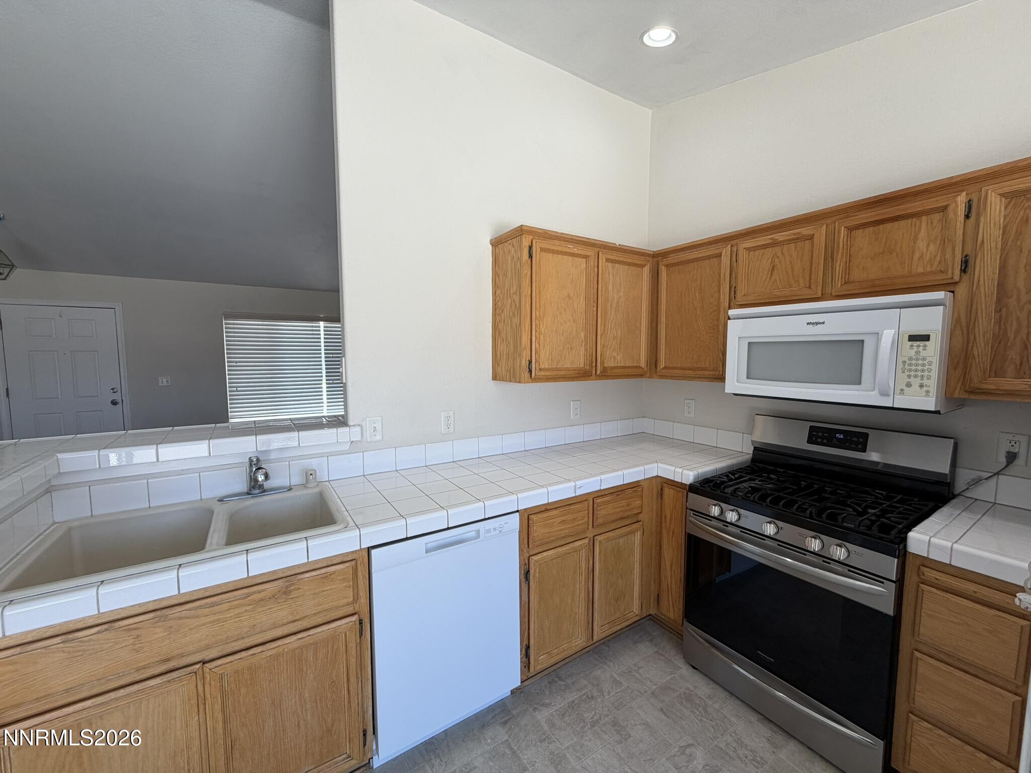 2136 Fort Bridger Road Fernley, NV 89408 - Photo 7 of 26 IMG_0462