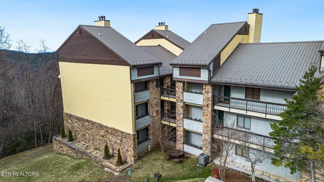 $499,900 | 1130 Ski View Drive, Unit 305, Gatlinburg, TN 37738