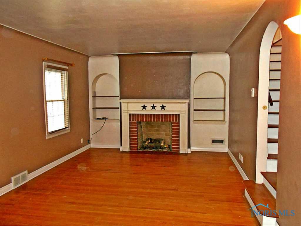 3832 Bowen Road Toledo, OH 43613 - Photo 2 of 14 Living Room.
