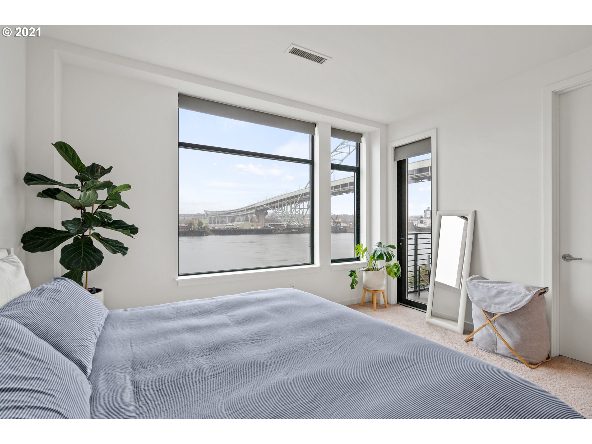 1608 Northwest Riverscape Street Portland, OR 97209 - Photo 14 of 26 Gallery Image 14