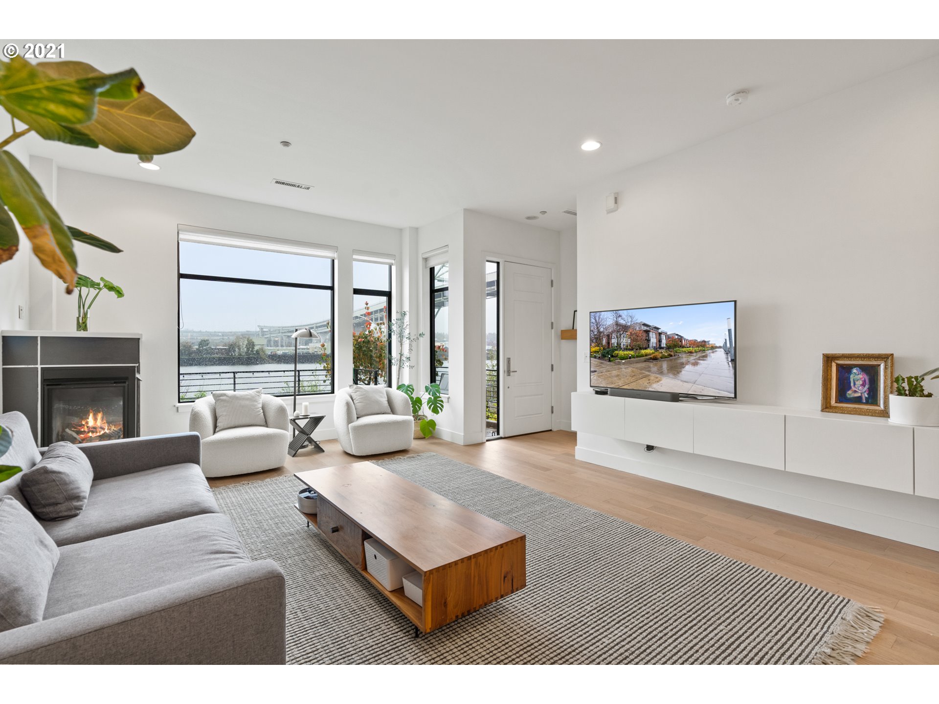 1608 Northwest Riverscape Street Portland, OR 97209 - Photo 3 of 26 Gallery Image 3