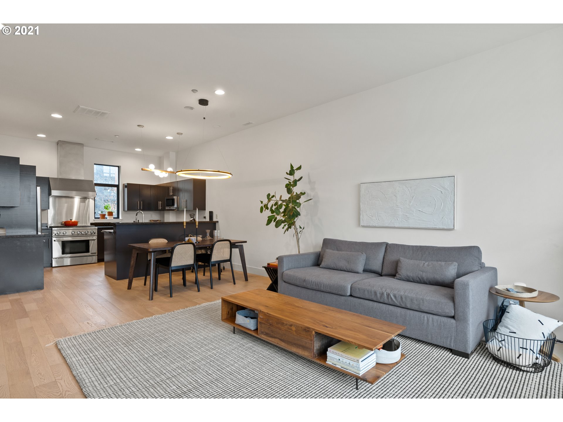 1608 Northwest Riverscape Street Portland, OR 97209 - Photo 7 of 26 Gallery Image 7