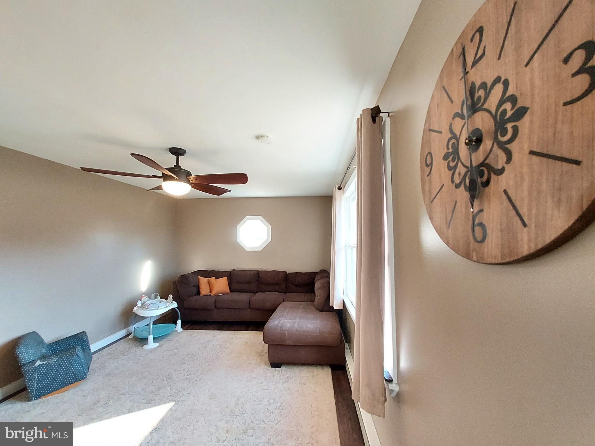 995 Bingaman Road Orrtanna, PA 17353 - Photo 10 of 37 Sunny Living Room