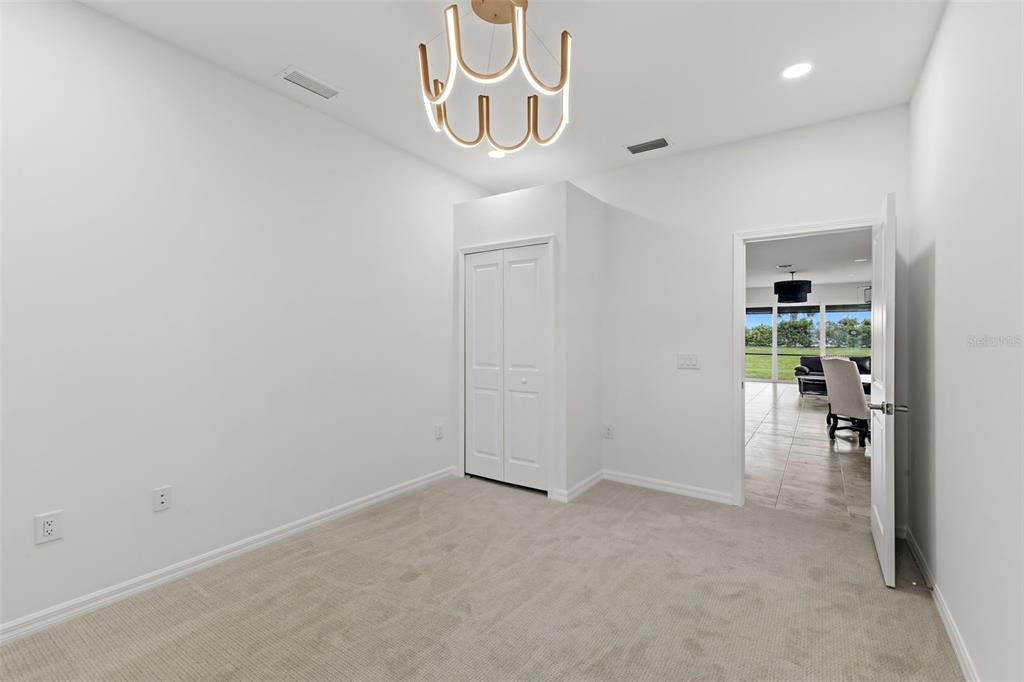 8121 Sternway Road Sarasota, FL 34240 - Photo 10 of 34 Gallery Image 10