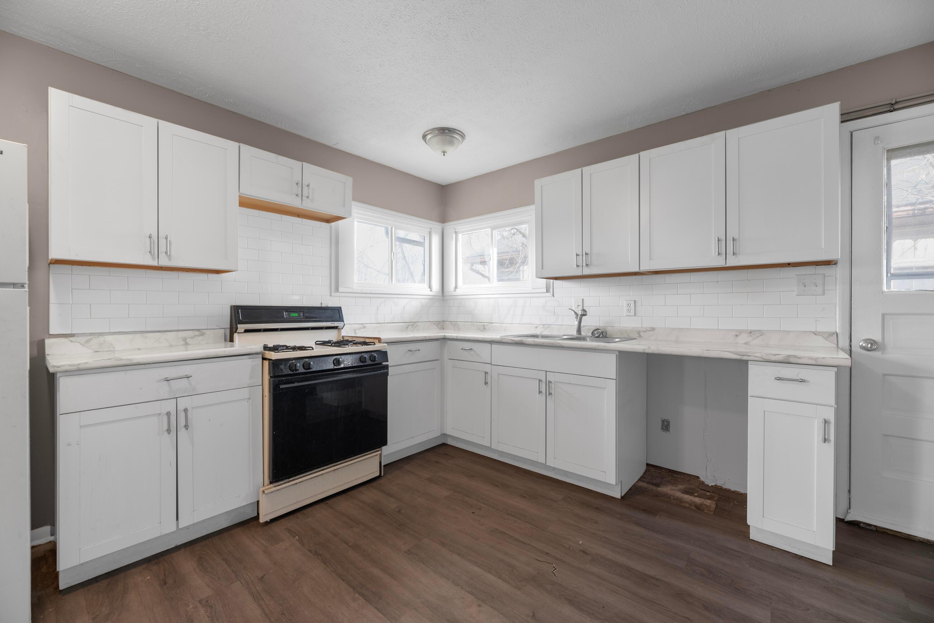886 Derrer Road Columbus, OH 43204 - Photo 8 of 27 MAR_3464