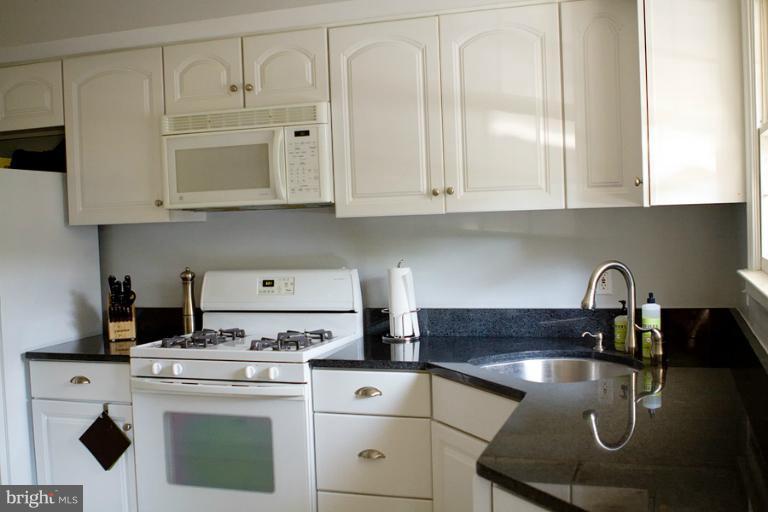 404 Marshall Road Southwest Vienna, VA 22180 - Photo 11 of 18 Kitchen