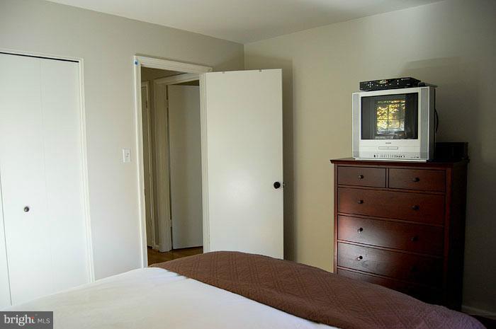 404 Marshall Road Southwest Vienna, VA 22180 - Photo 12 of 18 Bedroom (Master)