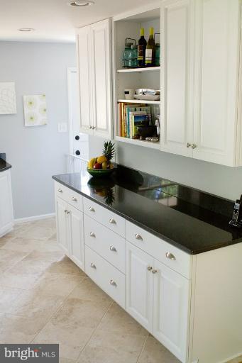 404 Marshall Road Southwest Vienna, VA 22180 - Photo 7 of 18 Kitchen
