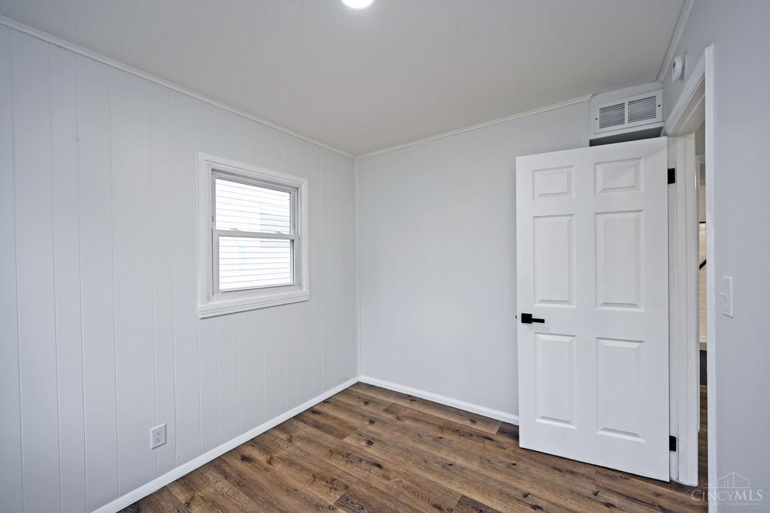 2037 Duck Creek Road Cincinnati, OH 45207 - Photo 23 of 40
